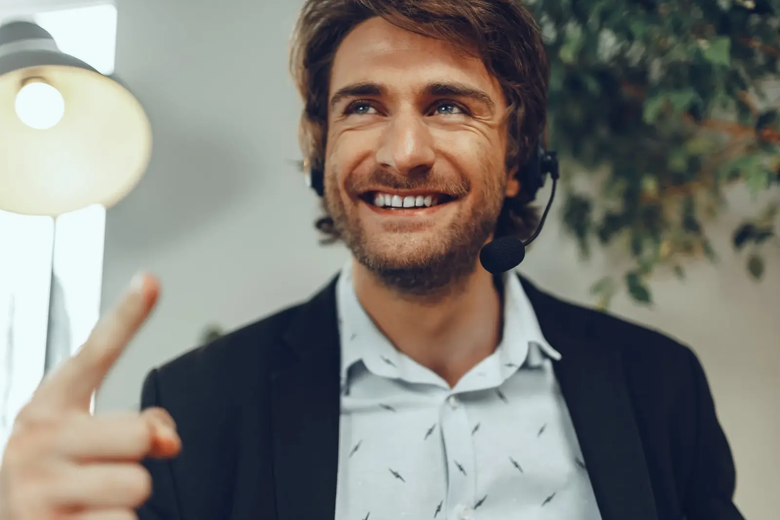 Verkoper voert een gesprek met een klant tijdens een Growsult salestraining